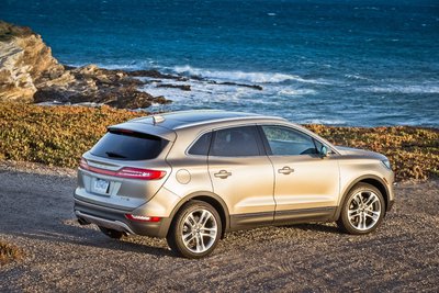 2015LincolnMKC_15_HR.jpg