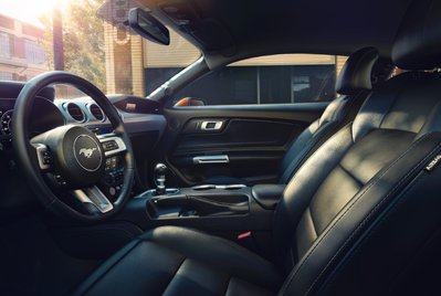 New-Ford-Mustang-Interior-2.jpg